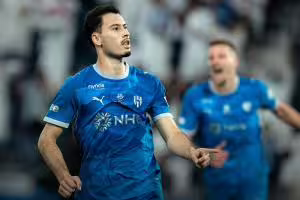 各赛事5连胜！新月1-0哈森姆 马丁内利头球绝杀沃特金斯进球越位
